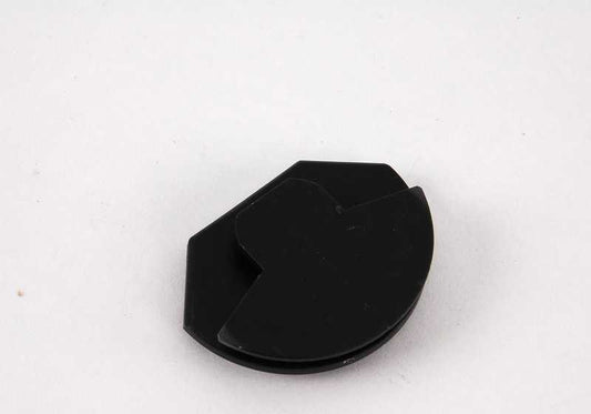 Rotating clip for BMW E81, E82, E87, E88, F20, F21, F52, E90, E91, E93, F30, F31, F34, F35, F32, F33, F36, E84, F48, F39 and MINI F55, F56, F60 (OEM 51757163899). Genuine BMW