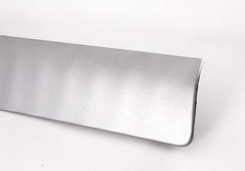 Listón decorativo de aluminio para BMW Serie 3 E46 (OEM 51457047132). Original BMW.