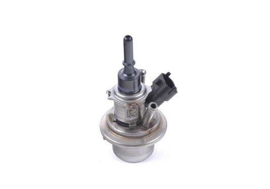 Dosing unit for BMW F20N, F21N, F22N, F23N, F30, F31, F34N, F32N, F33N, F36N, F07N, F10N, F11N, G60, G61, F02N, G11, G12, F25, F15, F16 (OEM 18308514448). Original BMW.