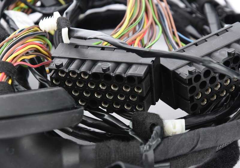 Juego de cables de reparación live trasero derecho OEM 61119381704 para BMW i8 (I12). Original BMW.