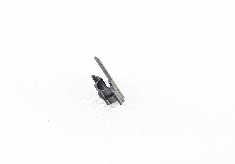 Clip para BMW Serie 3 G20, G21, G28, Serie 5 F90, G30, Serie 6 G32, Serie 8 G14, X5 F15 (OEM 61137849481). Original BMW