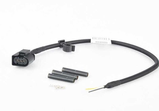 Adapter cable for BMW F22, F23, F30, F31, F34, F32, F33, F36, F10, E84, F25, F26, F15, E89 (OEM 12518645886). Genuine BMW