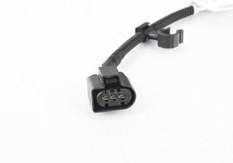 Adapter cable for BMW F22, F23, F30, F31, F34, F32, F33, F36, F10, E84, F25, F26, F15, E89 (OEM 12518645886). Genuine BMW