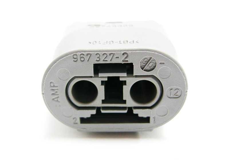 Carcasa del conector gris para BMW Serie 3 E36, E46, E90, E90N, E91, E91N, Serie 5 E39, E60, E61, Serie 6 E24, E63, E64, Serie 7 E32, X3 E83, E83N, X5 E53, E70N, Z4 E85, E86 (OEM 61138364498). Original BMW.