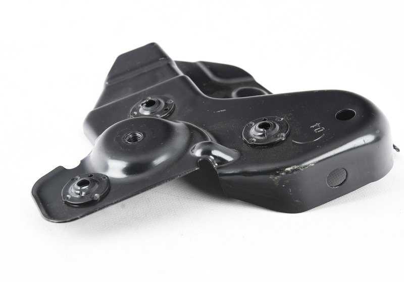 Soporte lateral del parachoques delantero izquierdo para BMW Serie 7 E38 (OEM 41148192971). Original BMW.