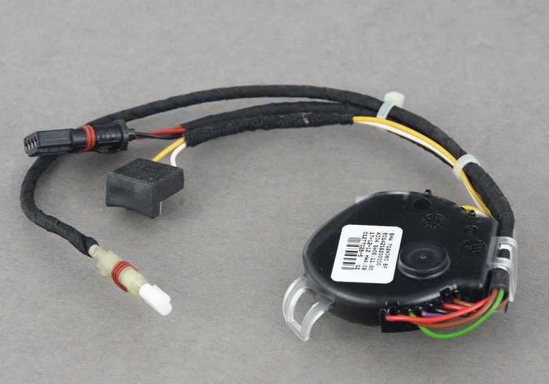 Kabelado Espejo Exterior Eléctrico Derecho para BMW Serie 1 E81, E82, E87N, E88, Serie 3 E90N, E91N, E92, E93 (OEM 67137194060). Original BMW