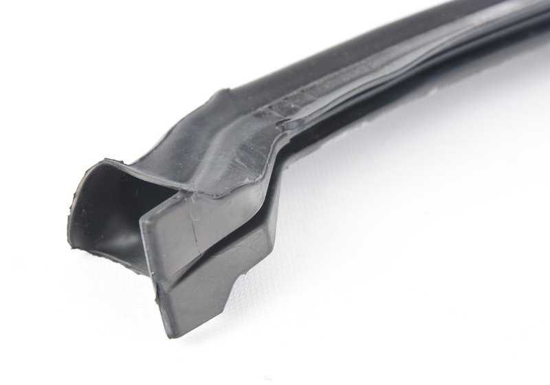 Sellado Capó Frontal Central para BMW E63, E63N, E64, E64N (OEM 51767008797). Original BMW