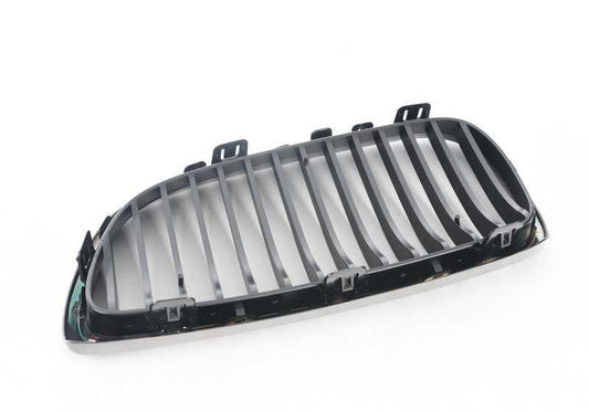 Rejilla decorativa negro cromado derecha OEM 51137979350 para BMW E90, E92. Original BMW.