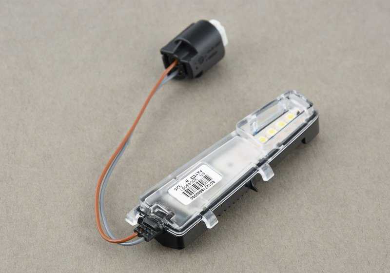 Luz del espejo exterior derecho para BMW Serie 5 E60, E60N, E61N Serie 6 E63, E63N, E64, E64N (OEM 63317354830). Original BMW