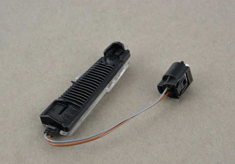 Luz del espejo exterior derecho para BMW Serie 5 E60, E60N, E61N Serie 6 E63, E63N, E64, E64N (OEM 63317354830). Original BMW