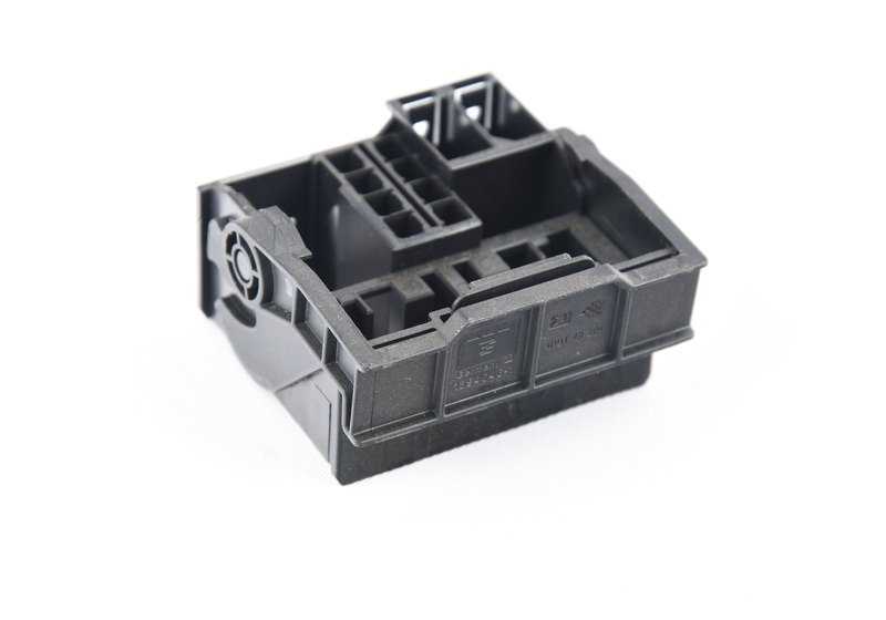 Carcasa del conector para BMW E81, E82, E87, E87N, E88, E46, E90, E91, E92, E93, E39, E60, E61, E63, E64, E65, E66, E84, E83, F25, E53, E70, E71, E85, E86, E89, MINI R50, R52, R53, R55, R56, R57 (OEM 61138384580). Original BMW