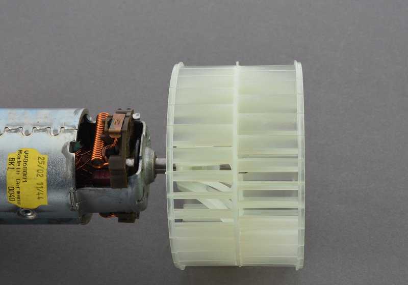 Ventilador para BMW Serie 3 E30 (OEM 64111373766). Original BMW.