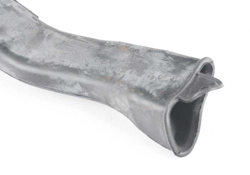 Tubo de drenaje OEM 64318363486 para BMW E38. Original BMW.