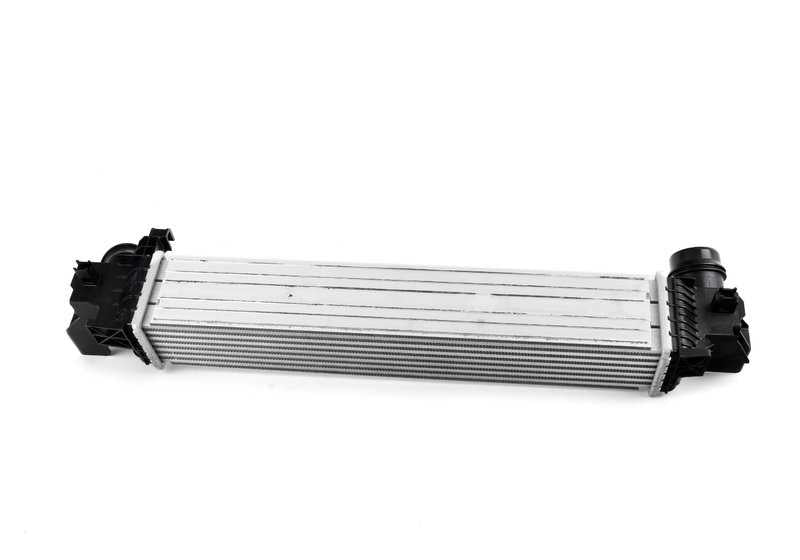 Intercooler para BMW Serie 1 F40, F52 Serie 2 F44, F45, F45N, F46, F46N X1 F48, F48N, F49, F49N X2 F39 (OEM 17517617597). Original BMW