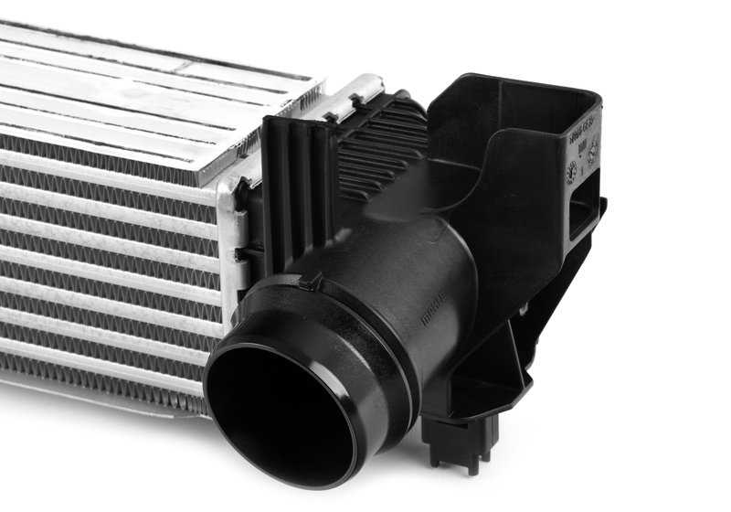 Intercooler para BMW Serie 1 F40, F52 Serie 2 F44, F45, F45N, F46, F46N X1 F48, F48N, F49, F49N X2 F39 (OEM 17517617597). Original BMW