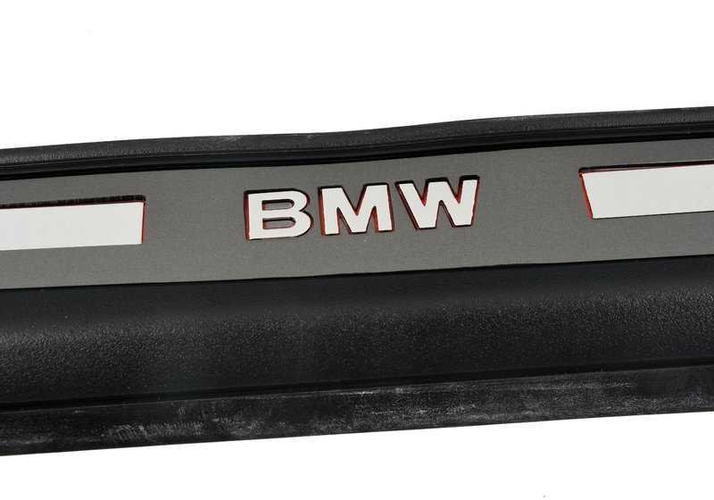 Embellecedor de Entrada Derecho para BMW E64N (OEM 51477147288). Original BMW