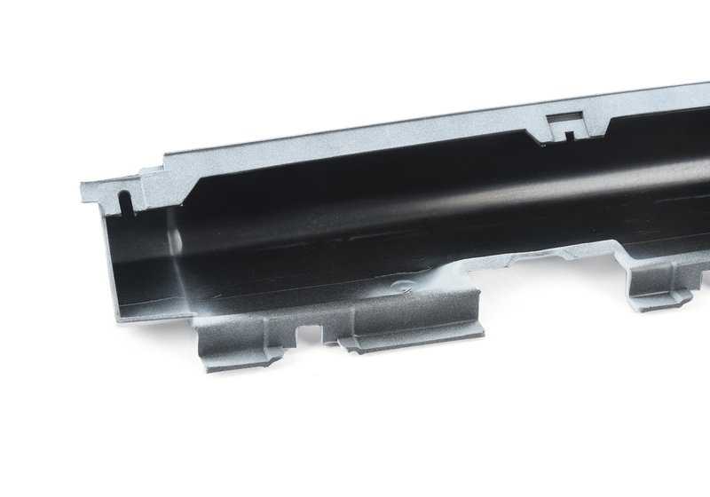 Moldura lateral derecha OEM 51711961756 para BMW E30. Original BMW.