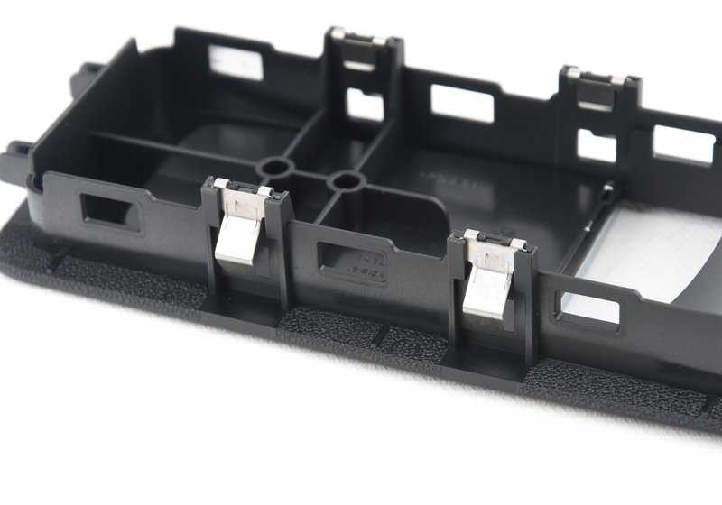 Cubierta Interruptor Elevalunas Lado del Conductor para BMW F21N, F22, F87N, F32N, F82N (OEM 51417443984). Original BMW