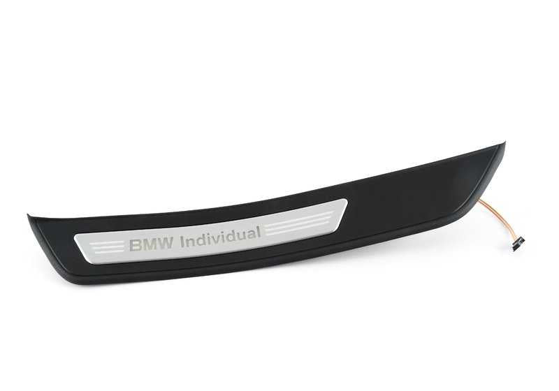 Embellecedor de entrada trasero izquierdo para BMW Serie 5 F10, F11 (OEM 51478050043). Original BMW.