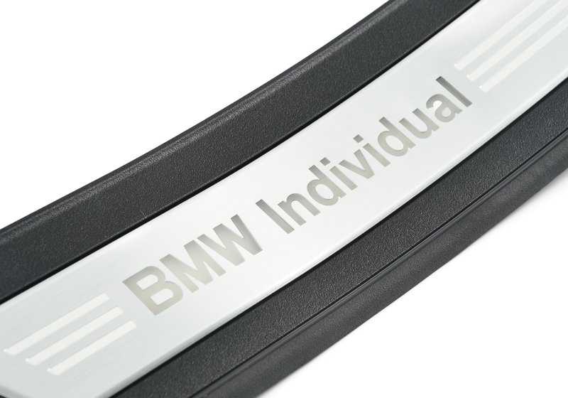 Embellecedor de entrada trasero izquierdo para BMW Serie 5 F10, F11 (OEM 51478050043). Original BMW.