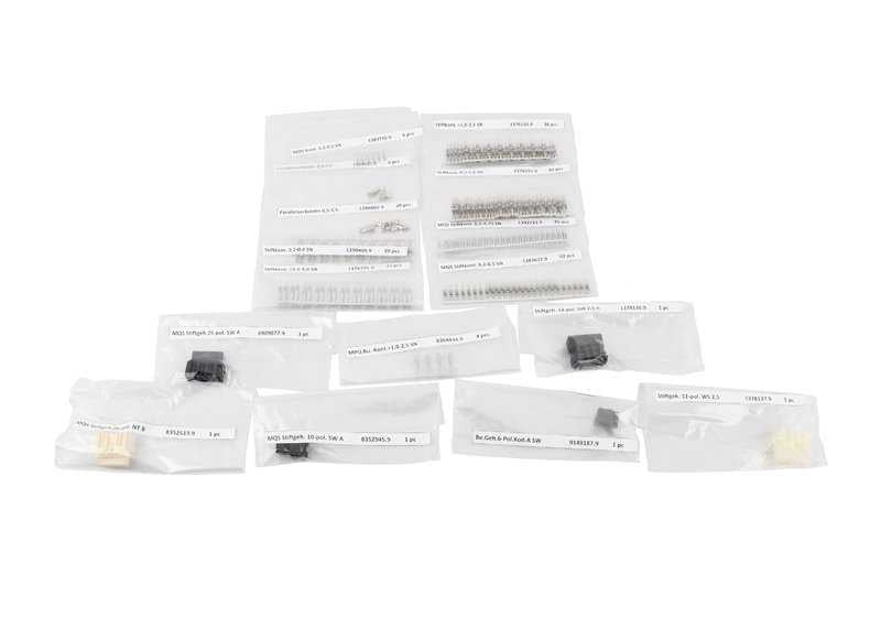 Connector repair kit with OEM fixing parts 61116940863 for BMW E60, E61. Original BMW.