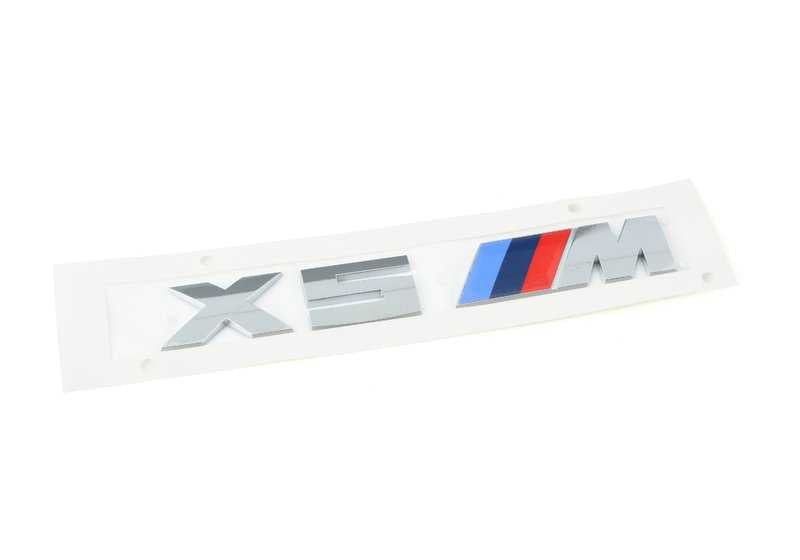 Emblema trasero "X5 M" original OEM 51148074375 para BMW F95. Compatible exclusivamente con el modelo X5 M. Original BMW.