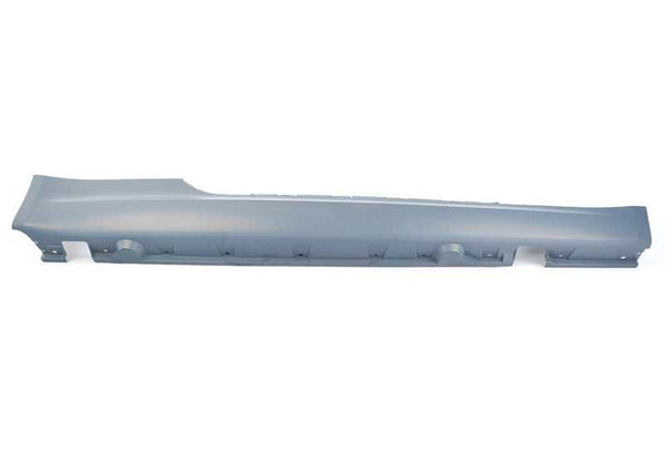 Cubierta del parachoques lateral imprimada derecha para BMW E63N, E64N (OEM 51777181988). Original BMW