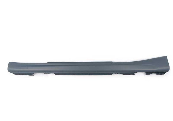 Moldura lateral izquierda imprimada OEM 51778068599 para BMW F87 (M2). Original BMW.