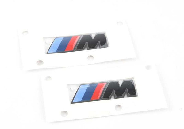 Logos laterales M (set de 2) negro brillo para BMW G42, G20, G21, G28, G22, G23, G26, G05, G18, G06, G07. Original BMW.