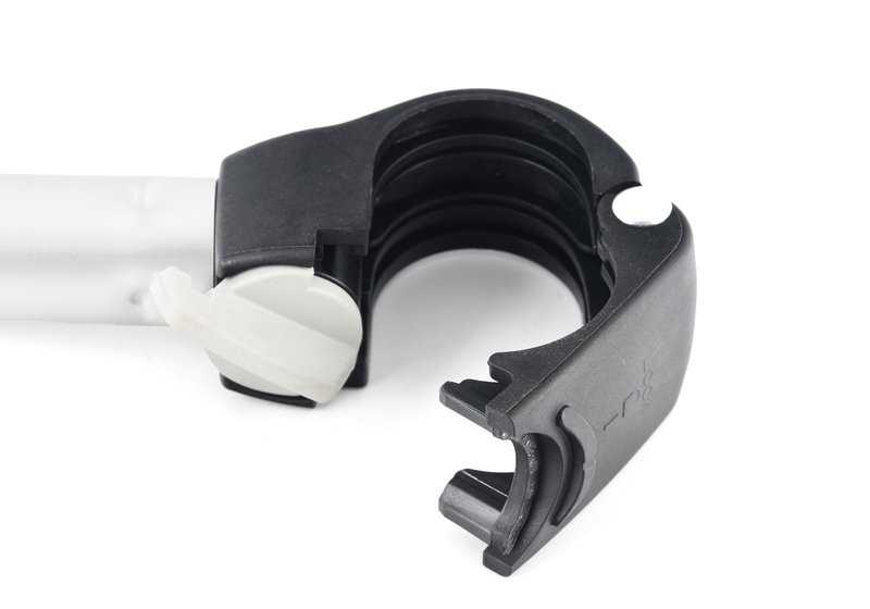 Separador medio para BMW E81, E82, E87, E88, F20, F21, F22, F23, F45, F46, E90, E91, E92, E93, F30, F31, F34, F32, F33, F36, F10, F11, E84, F48, E83 (OEM 82712220397). Original BMW