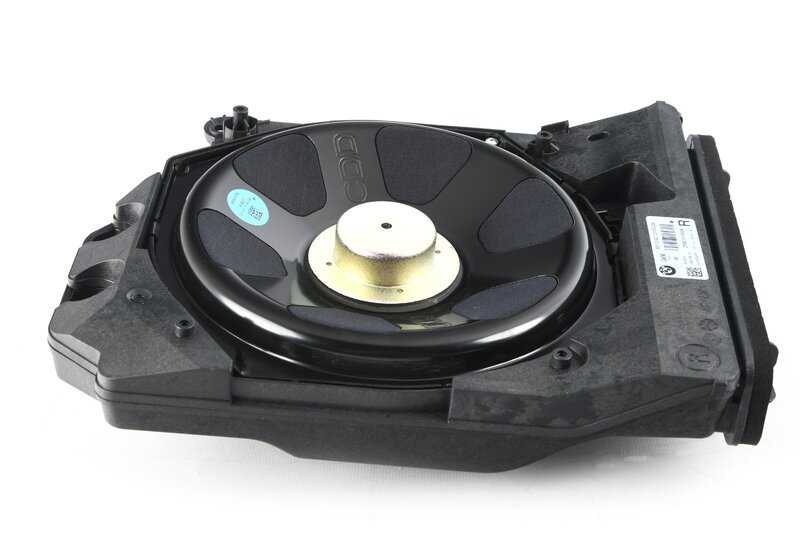 Altavoz de bajos derecho OEM 65139210150 para BMW F20, F21, F22, F23, F87, F30, F31, F34, F80, F32, F33, F36, F82, F83. Original BMW.