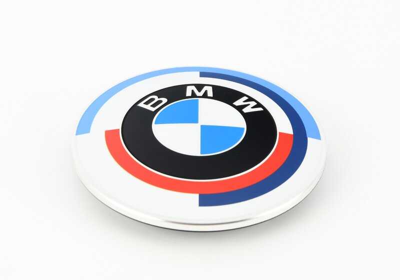 Emblema 50 Años M para BMW G07, G07N (OEM 51148087197). Original BMW.