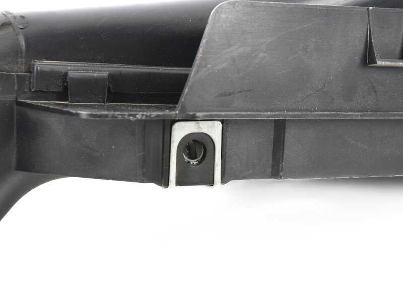 Conducto de aire de freno delantero izquierdo para BMW Serie 3 E46 (OEM 51718268375). Original BMW