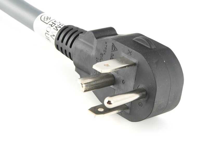 Cable adaptador NEMA 14-30 24A para BMW Serie 3 G20, G20N Serie 5 G30N Serie 7 G12N, G70 i I01N, I20 X3 G01, G01N X5 G05 (OEM 61905A13A60). Original BMW.