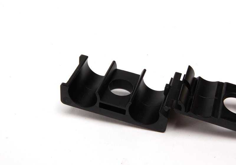 Soporte de Conducto de Aceite para BMW E81, E82, E87, E88, F87, E90, E91, E92, E93, F80, F82, F83, E60, E61, F10, F11, E63, E64, F06, F01, F02, E84, F25, E53, E70, F15, E71, F16, E85, E86, E89 (OEM 17227519270). Original BMW