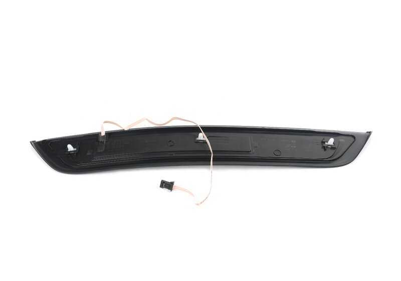 Cubre umbral iluminado trasero derecho para BMW F90, F90N (OEM 51478061072). Original BMW.