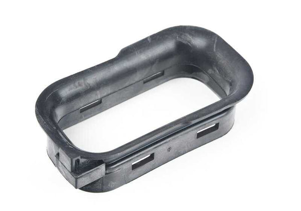 Toma de admisión delantera para BMW F87, F87N, F30, F31, F35, F35N (OEM 13718629982). Original BMW.