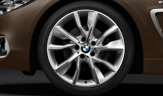 Design della turbina per pneumatici in lega originale 402 OEM 36116796259 per BMW F30, F31, F32, F33, F36. BMW originale.