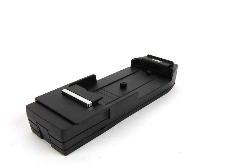 MUSIC Snap-In Adapter OEM 84212199390 para BMW E81, E82, E87, E88, E90, E91, E92, E93, F07, F10, F11, E63, E64, F01, F02, F04, E84, E70, E71, E72, E89 y MINI R55, R56, R57, R58, R59, R60, R61. Original BMW y MINI.