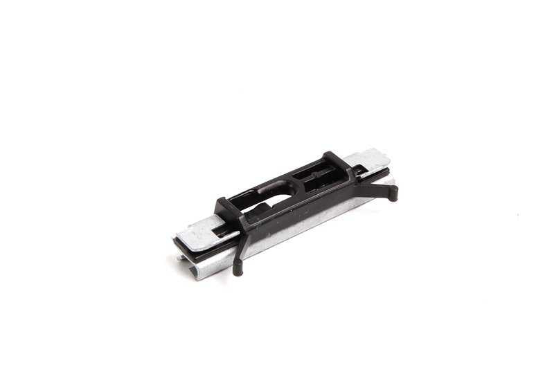 Clip para BMW X3 E83, E83N (OEM 51313448374). Original BMW