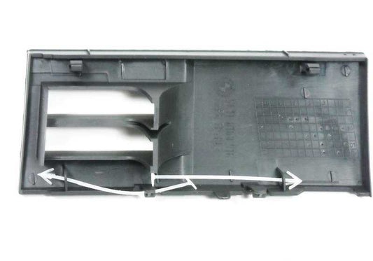 Cubierta con ranuras de ventilación derecha para BMW E34 (OEM 51118168918). Original BMW