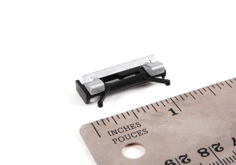 Clip para BMW E90, E91 (OEM 51137145109). Original BMW.