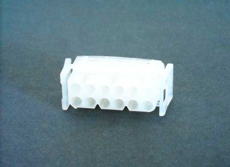 Carcasa de Conector para BMW E39 (OEM 61131378139). Original BMW