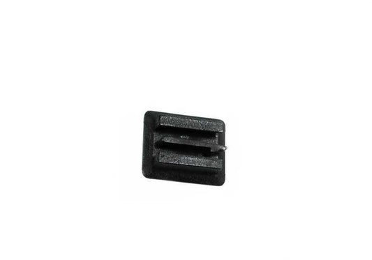 Prise de connexion Black Pluch pour BMW E87, E88, F20, F21, F52, E30, E36, E46, E90, E91, E92, E93, E34, E39, E32, E38, E65, E66, E84, E83, F25, E53, E89, E52, R21, R28 (OEM 61131378944). BMW d'origine