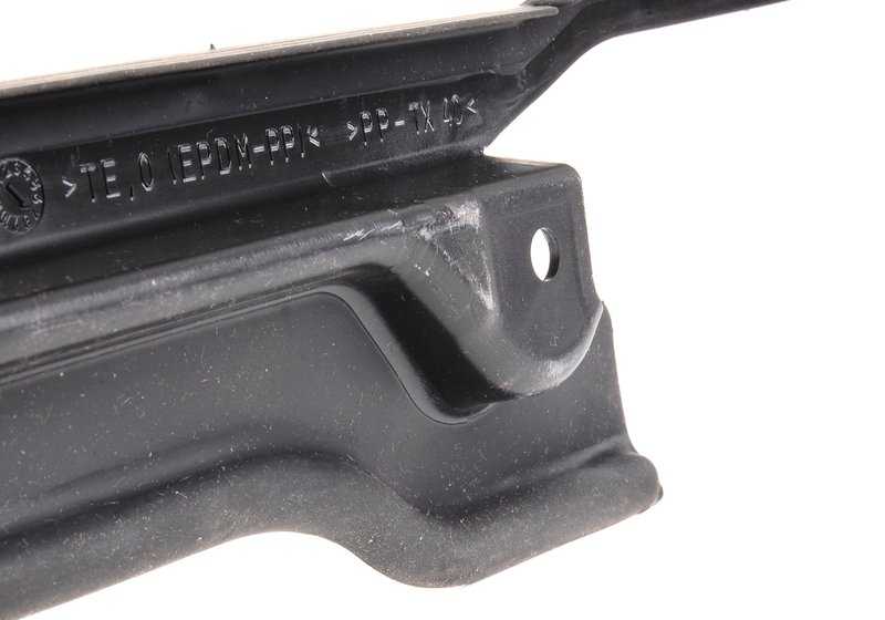 Cubierta superior del radiador OEM 51717012045 para BMW E65, E66. Original BMW.