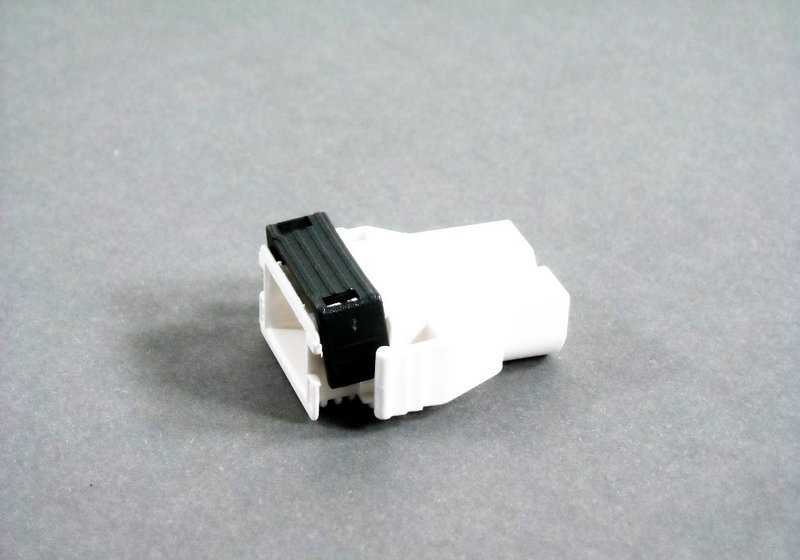 Conector eléctrico OEM 61131378401 para BMW E30, E36, E34, E24, E32. Original BMW.