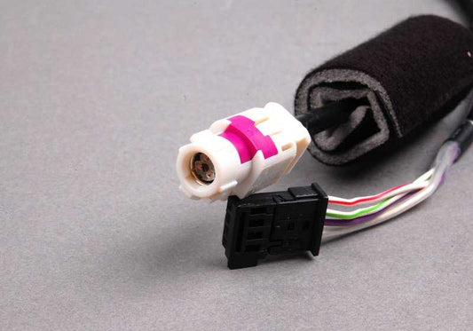 AUX- und USB-Kabel für BMW 3er E90, E91, E92, E93 (OEM 61129187009). Original BMW.