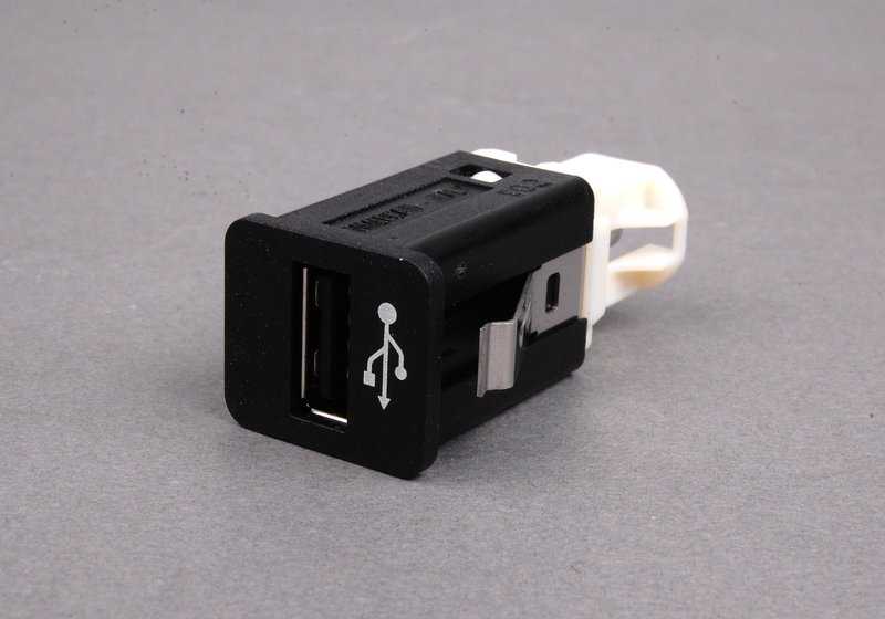 Connettore USB OEM 84109237656 per BMW E81, E82, E87, E88, E90, E91, E92, E93, E60, E61, F07, F10, F11, E63, E64, F06, F12, F13, F01, F02, F04, E84, E84, E84, E84, E84, E84, E84, E84, E84, E84, E84, E84, F25, F26, E70, E71, E72, E89. BMW originale