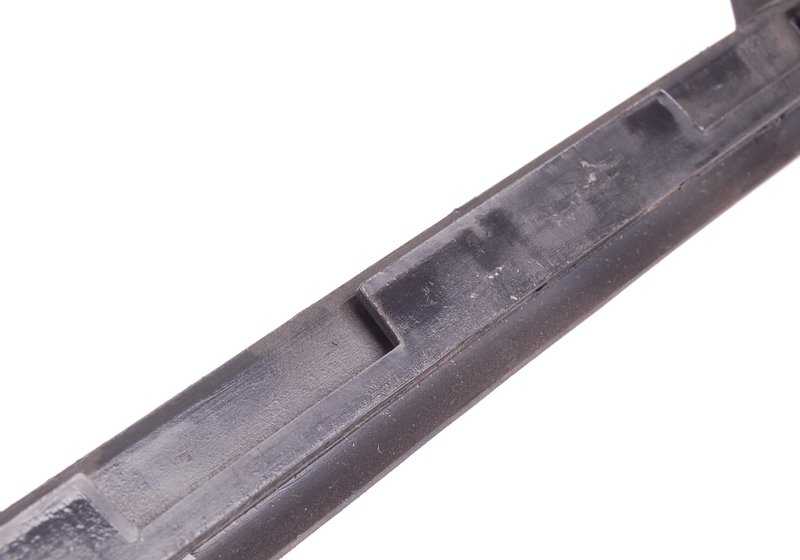 Cubierta de bisagra derecha para BMW E39 (OEM 51718215268). Original BMW.