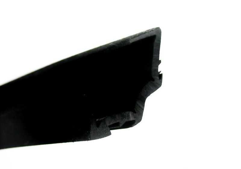 Guía de cristal de ventana izquierda OEM 51321889787 para BMW E28. Original BMW.